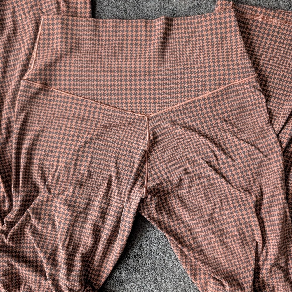 Aerie Offline Real Me Bootcut Flare Leggings Brown Viral Houndstooth Print Sz L - Picture 9 of 10